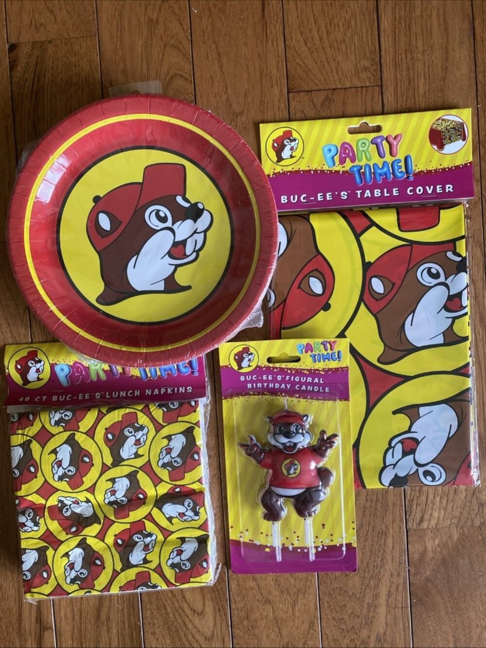 Buc-ee’s Birthday Party Supplies Set Plates Napkins Table Cover Beaver Candle